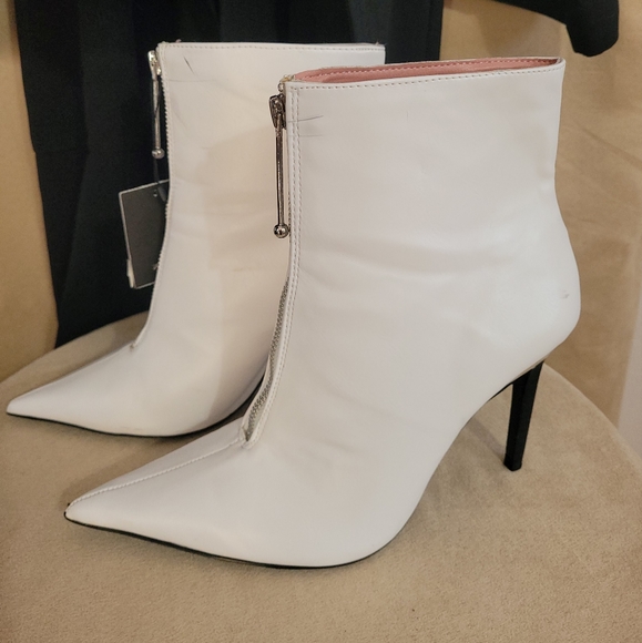 White Booties /8 - Picture 4 of 12